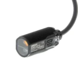Omron E3FA-LP12 2M PNP Background-Suppression Sensor